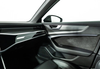 Подержанный автомобиль Audi A6 Wagon 2018 года (17 фото)