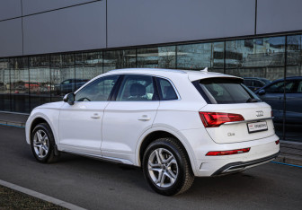 Подержанный автомобиль Audi Q5 2022 года (6 фото)