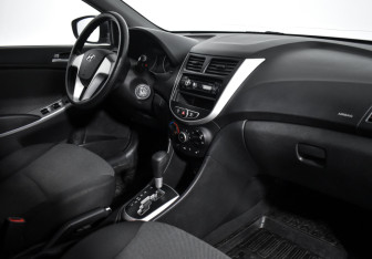 Подержанный автомобиль Hyundai Solaris Sedan 2012 года (12 фото)