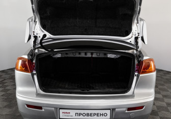 Подержанный автомобиль Mitsubishi Lancer Sedan 2008 года (16 фото)