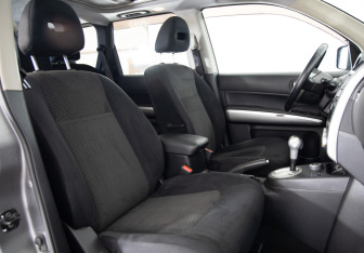 Подержанный автомобиль Nissan X-Trail 2011 года (10 фото)
