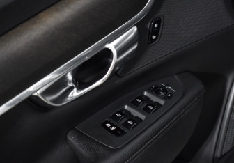 Подержанный автомобиль Volvo V90 Cross Country 2019 года (10 фото)