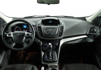 Подержанный автомобиль Ford Kuga 2016 года (13 фото)