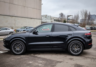 Подержанный автомобиль Porsche Cayenne 2019 года (9 фото)