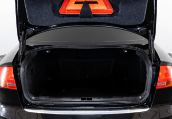 Подержанный автомобиль Audi S4 Sedan 2005 года (28 фото)