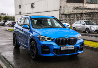 Подержанный автомобиль BMW X1 2021 года (5 фото)
