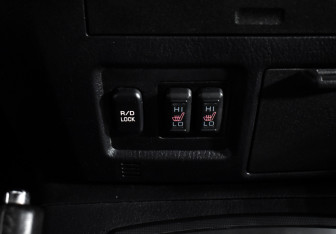 Подержанный автомобиль Mitsubishi Pajero 2011 года (21 фото)