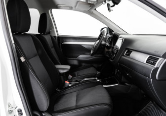 Подержанный автомобиль Mitsubishi Outlander 2018 года (20 фото)