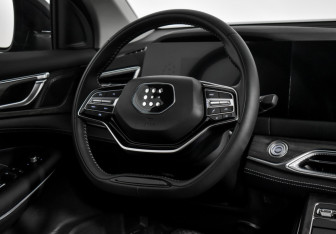 Подержанный автомобиль Evolute i-SPACE 2024 года (18 фото)