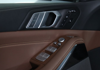 Подержанный автомобиль BMW X7 2020 года (18 фото)