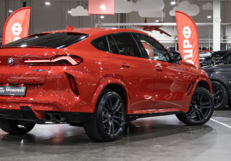 Подержанный автомобиль BMW X6 M 2021 года (14 фото)