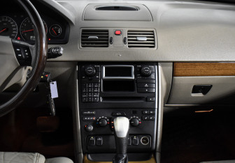 Подержанный автомобиль Volvo XC90 2003 года (16 фото)