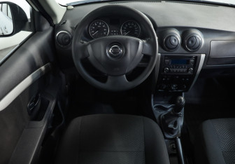 Подержанный автомобиль Nissan Almera Sedan 2014 года (10 фото)
