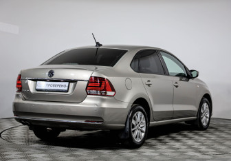 Подержанный автомобиль Volkswagen Polo Sedan 2017 года (5 фото)