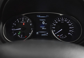 Подержанный автомобиль Nissan X-Trail 2015 года (21 фото)