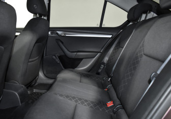 Подержанный автомобиль Skoda Octavia Liftback 2017 года (12 фото)