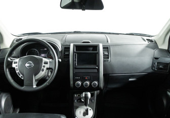 Подержанный автомобиль Nissan X-Trail 2012 года (13 фото)