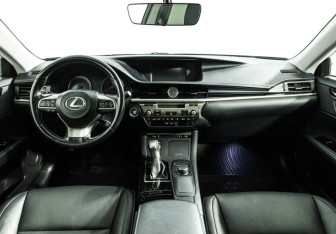 Подержанный автомобиль Lexus ES 2016 года (13 фото)