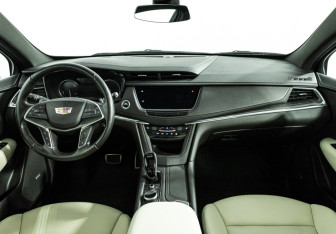 Подержанный автомобиль Cadillac XT5 2020 года (13 фото)