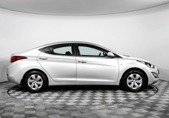 Подержанный автомобиль Hyundai Elantra Sedan 2015 года (4 фото)