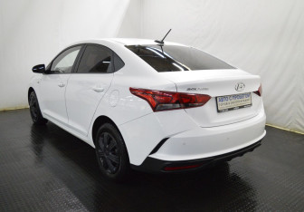 Подержанный автомобиль Hyundai Solaris Sedan 2022 года (7 фото)