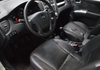 Подержанный автомобиль Kia Sportage 2007 года (10 фото)