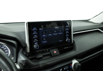 Подержанный автомобиль Toyota RAV4 2019 года (15 фото)