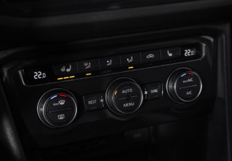 Подержанный автомобиль Volkswagen Tiguan 2020 года (15 фото)