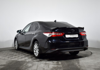 Подержанный автомобиль Toyota Camry Sedan 2021 года (7 фото)