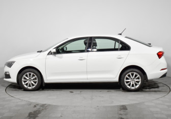 Подержанный автомобиль Skoda Rapid Liftback 2021 года (8 фото)