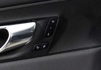 Подержанный автомобиль Volvo XC60 2021 года (19 фото)