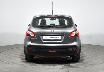 Подержанный автомобиль Nissan Qashqai 2012 года (6 фото)