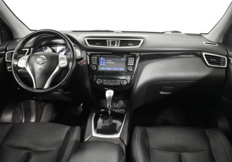 Подержанный автомобиль Nissan Qashqai 2016 года (11 фото)