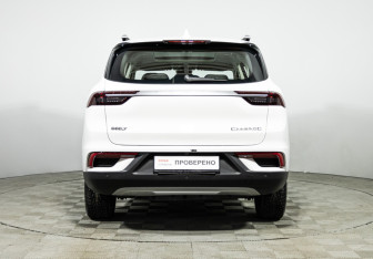 Подержанный автомобиль Geely Okavango 2023 года (6 фото)