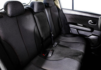 Подержанный автомобиль Nissan Tiida Hatchback 2010 года (13 фото)