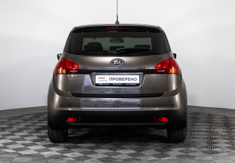 Подержанный автомобиль Kia Venga 2016 года (6 фото)