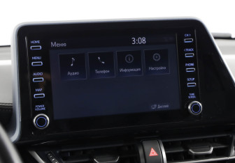 Подержанный автомобиль Toyota C-HR 2021 года (13 фото)