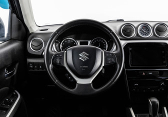 Подержанный автомобиль Suzuki Vitara 2016 года (11 фото)