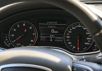 Подержанный автомобиль Audi A6 Sedan 2015 года (13 фото)