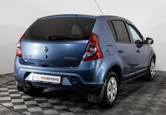 Подержанный автомобиль Renault Sandero 2012 года (5 фото)