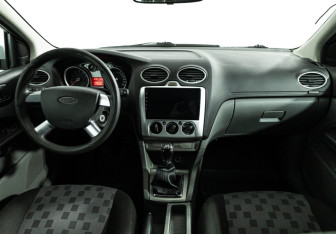 Подержанный автомобиль Ford Focus Hatchback 2008 года (13 фото)