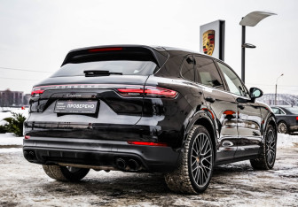 Подержанный автомобиль Porsche Cayenne 2019 года (8 фото)