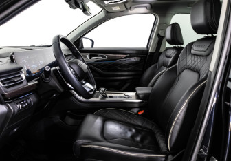 Подержанный автомобиль Exeed VX 2022 года (18 фото)