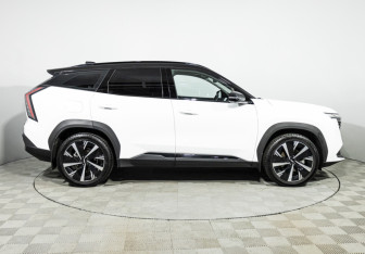 Подержанный автомобиль Geely Atlas 2023 года (4 фото)