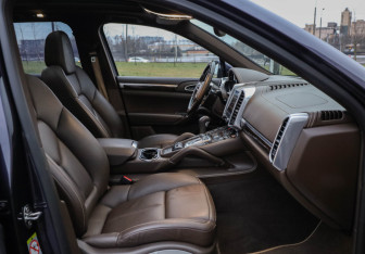 Подержанный автомобиль Porsche Cayenne 2016 года (31 фото)