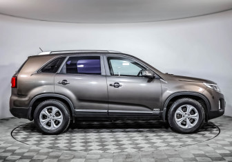 Подержанный автомобиль Kia Sorento 2013 года (4 фото)