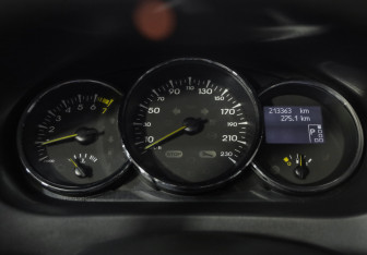 Подержанный автомобиль Renault Fluence 2010 года (12 фото)