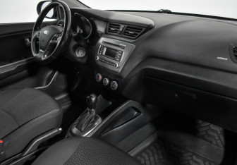 Подержанный автомобиль Kia Rio Sedan 2016 года (16 фото)