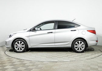 Подержанный автомобиль Hyundai Solaris Sedan 2011 года (8 фото)