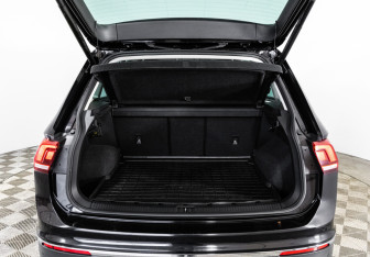 Подержанный автомобиль Volkswagen Tiguan 2020 года (19 фото)